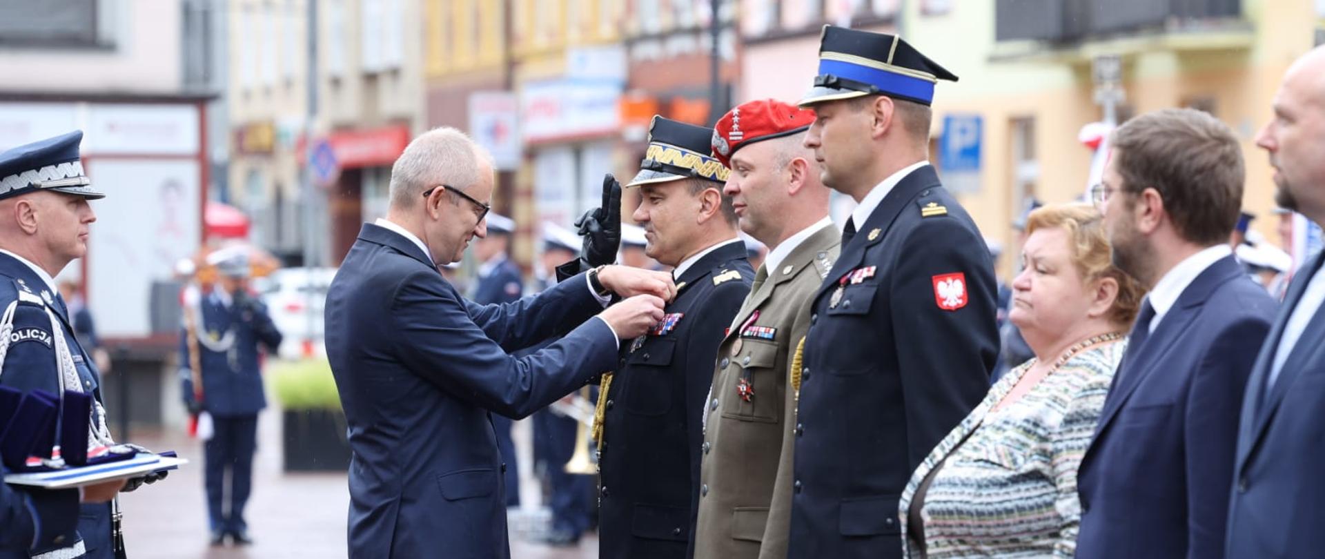 Warmińsko-Mazurski Komendant Wojewódzki PSP wziął udział w Wojewódzkich Obchodach Święta Policji