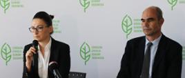 Konferencja prasowa z udziałem Małgorzaty Golińskiej, sekretarz stanu w Ministerstwie Klimatu i Środowiska, Głównego Konserwatora Przyrody, Andrzeja Szwedy-Lewandowskiego, Generalnego Dyrektora Ochrony Środowiska i Marty Rzemieniuk, dyrektora Departamentu Zarządzania Zasobami Przyrody (GDOŚ).