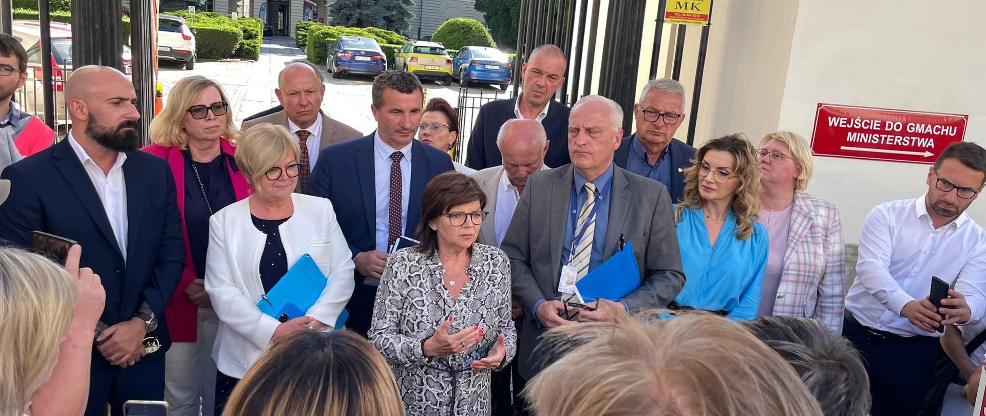 spotkania w sprawie omówienia sytuacji szpitala w Lesku