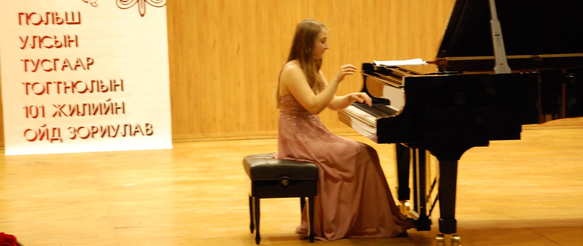 Koncert fortepianowy w Ułan Bator z okazji Dnia Niepodległości 