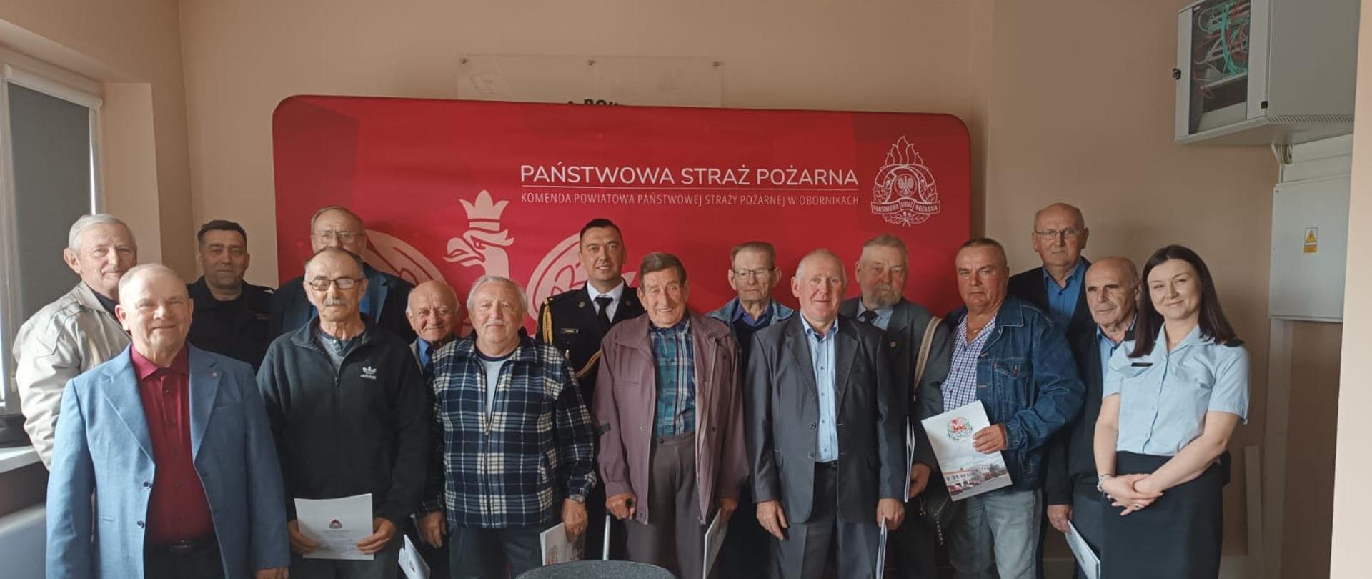 Uroczyste wręczenie decyzji o przyznaniu świadczenia ratowniczego druhom Ochotniczych Straży Pożarnych z terenu powiatu obornickiego.