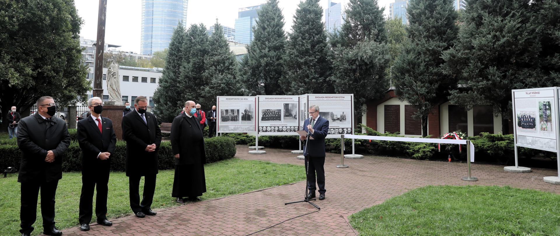 „Sakramentki i Redemptoryści w Powstaniu Warszawskim” – wystawa na warszawskiej Woli), fot. PAP/Tomasz Gzell