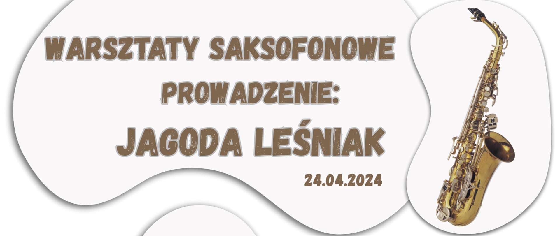 Informacje o warsztatch saksofonowych prowadzonych przez panią Jagodę Lesniak, zaplanowanych na 24 kwietnia 2025.
Na białym tle tekst z jasnobeżowmi kleksami tekst w kolorze brązowym. Z lewej strony zdjęcie saksofonu.