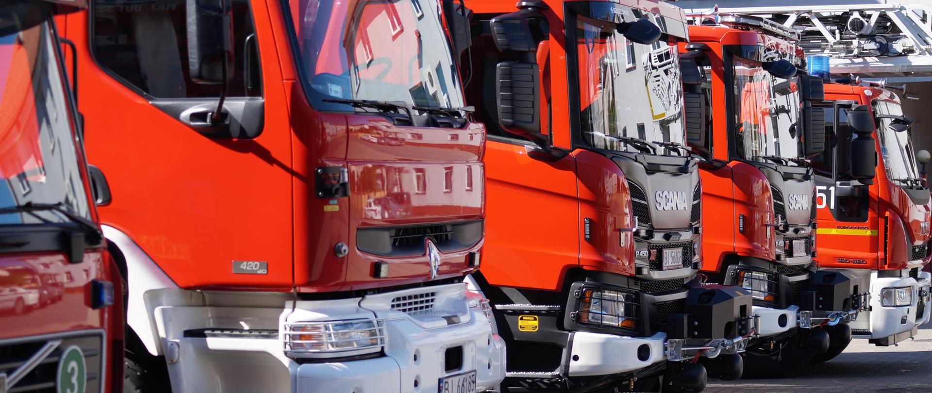 Uroczyste przekazanie samochodów pożarniczych.