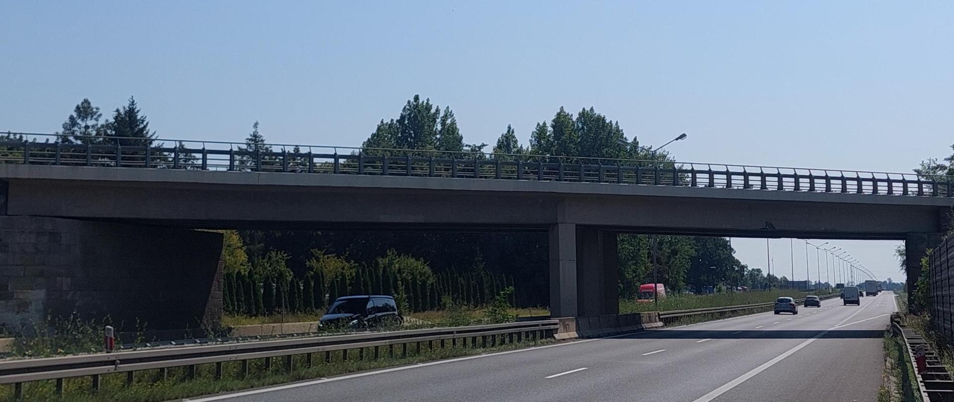Uszkodzony wiadukt nad A4 koło Krajkowa 