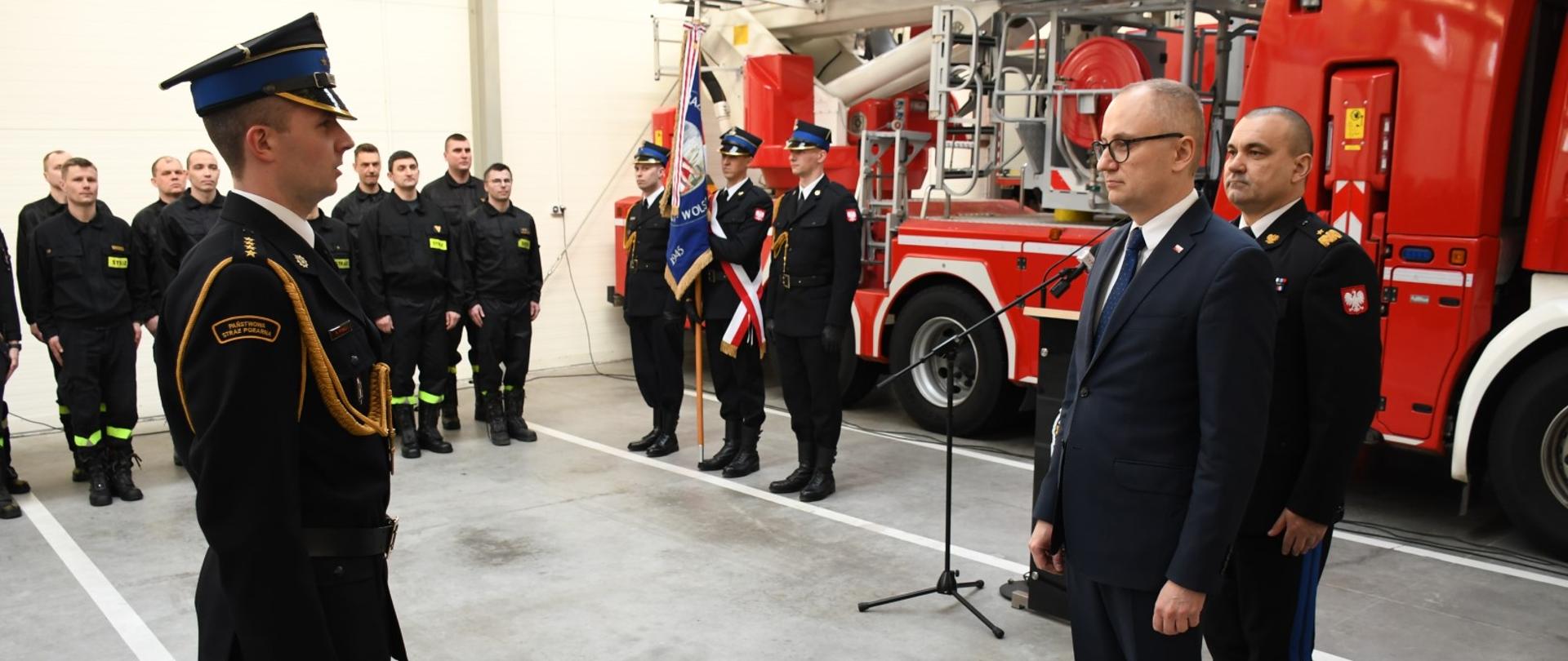 Uroczyste przekazanie pojazdów jednostkom ochrony przeciwpożarowej powiatu olsztyńskiego: JRG1, JRG2 oraz OSP Biskupiec