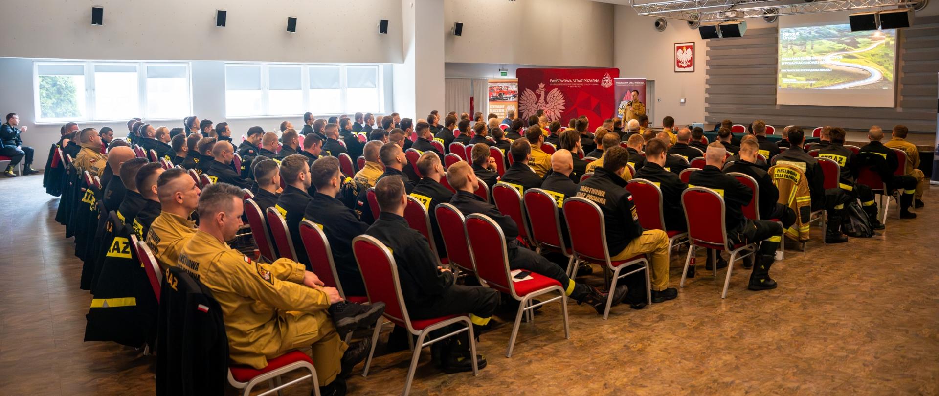 Strażacy z woj. śląskiego szkolili się z metodyki nauczania ratownictwa technicznego oraz z działania służb ratowniczych podczas zdarzeń z udziałem pojazdów nowej generacji