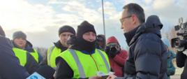 Minister Infrastruktury Dariusz Klimczak spotkał się na granicy polsko-ukraińskiej w Dorohusku z protestującymi przewoźnikami.