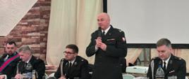 Na zdjęciu przedstawiciel Komendy Miejskiej PSP Koninie oraz członkowie jednostki.