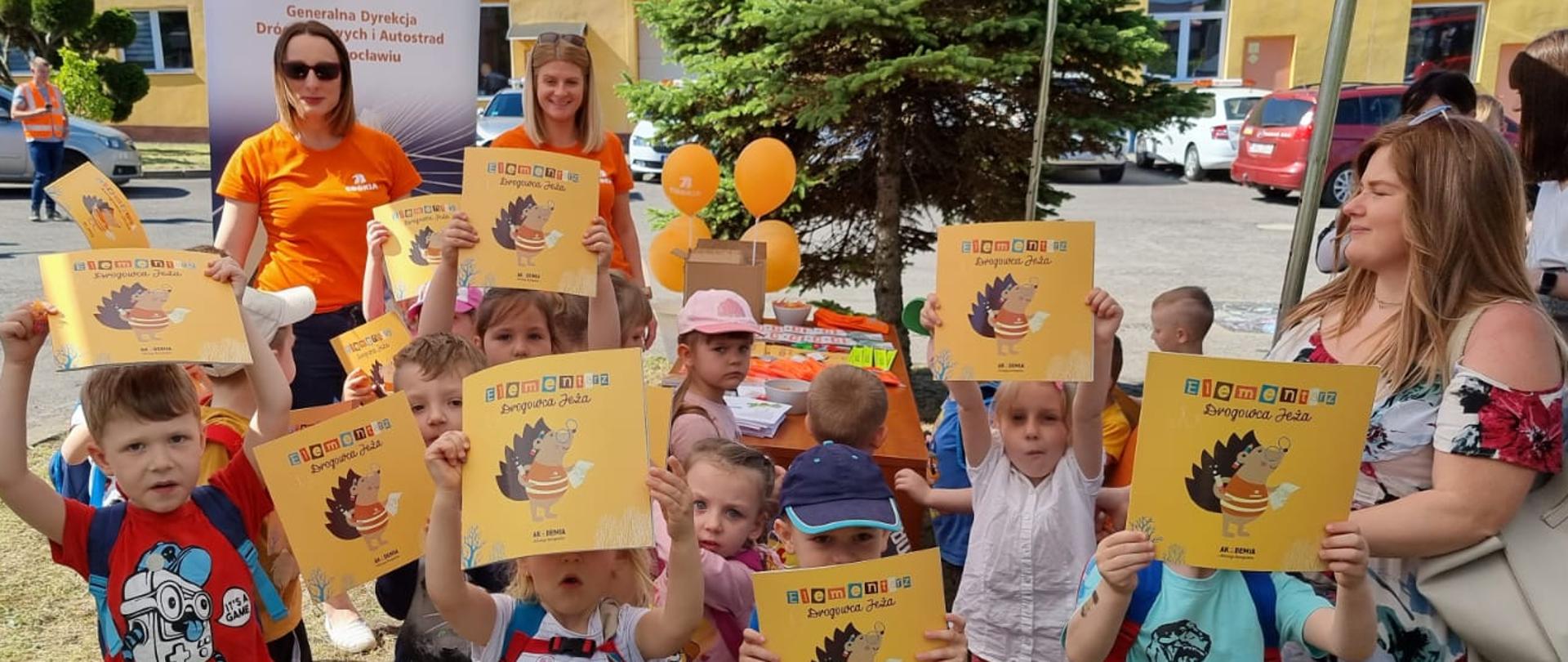 Piknik Bezpieczeństwa - Bolesławiec 3.06.2022 rok - for. Magda Szumiata/GDDKiA Na zdjęciu widać dzieci podczas Pikniku Bezpieczeństwa w Bolesławcu, czerwiec 2022