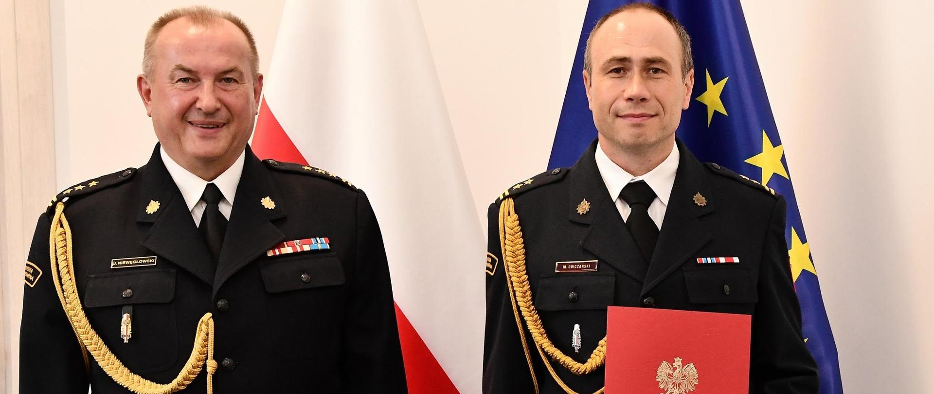 Funkcjonariusze PSP w mundurach wyjściowych