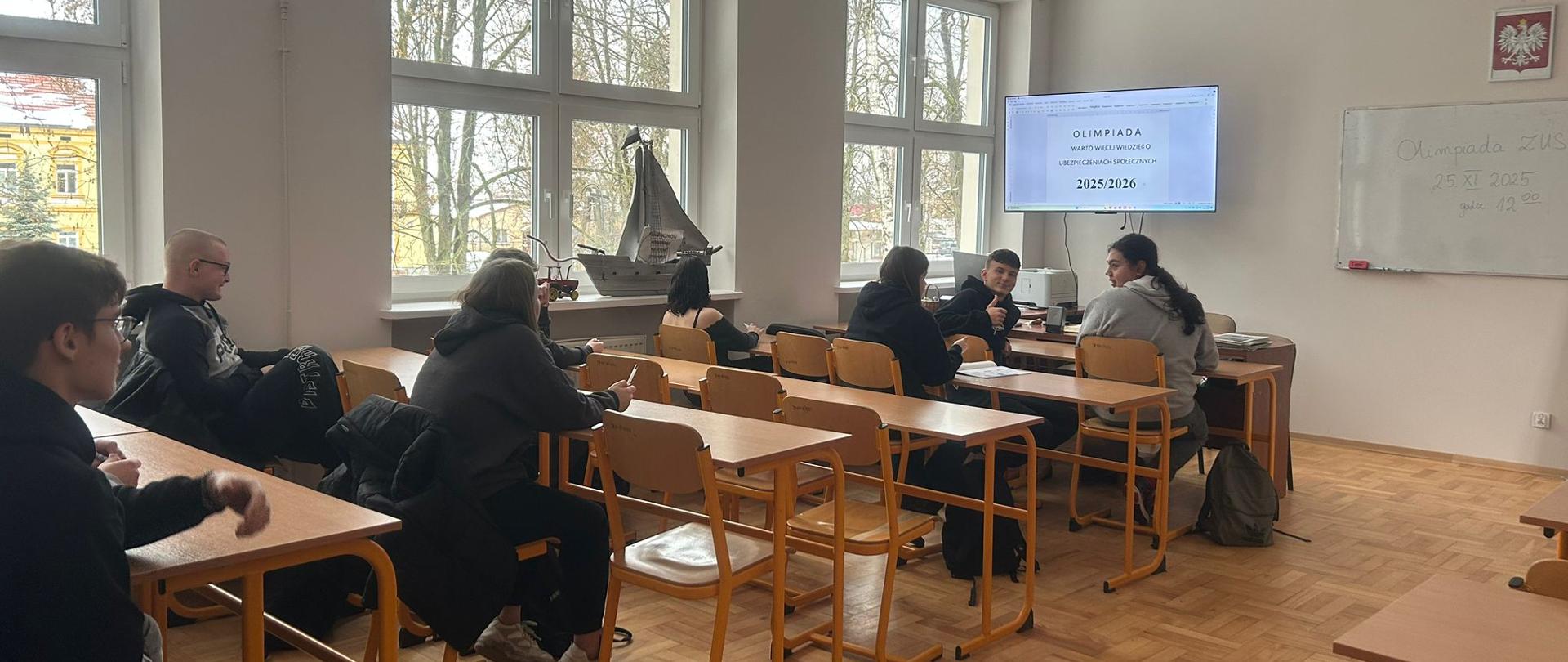 Uczestnicy olimpiady oczekujący na rozpoczęcie konkursu