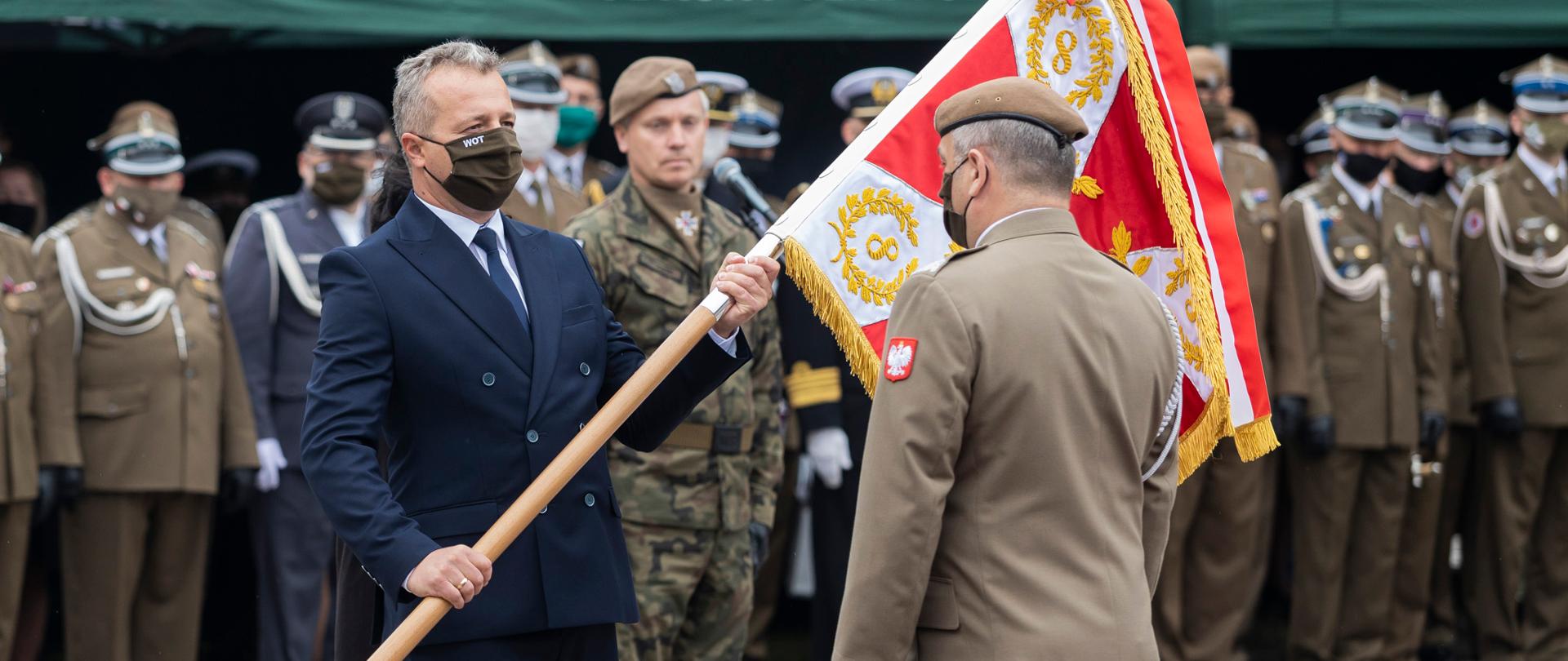 Z wdzięczności za pełną poświęcenia służbę