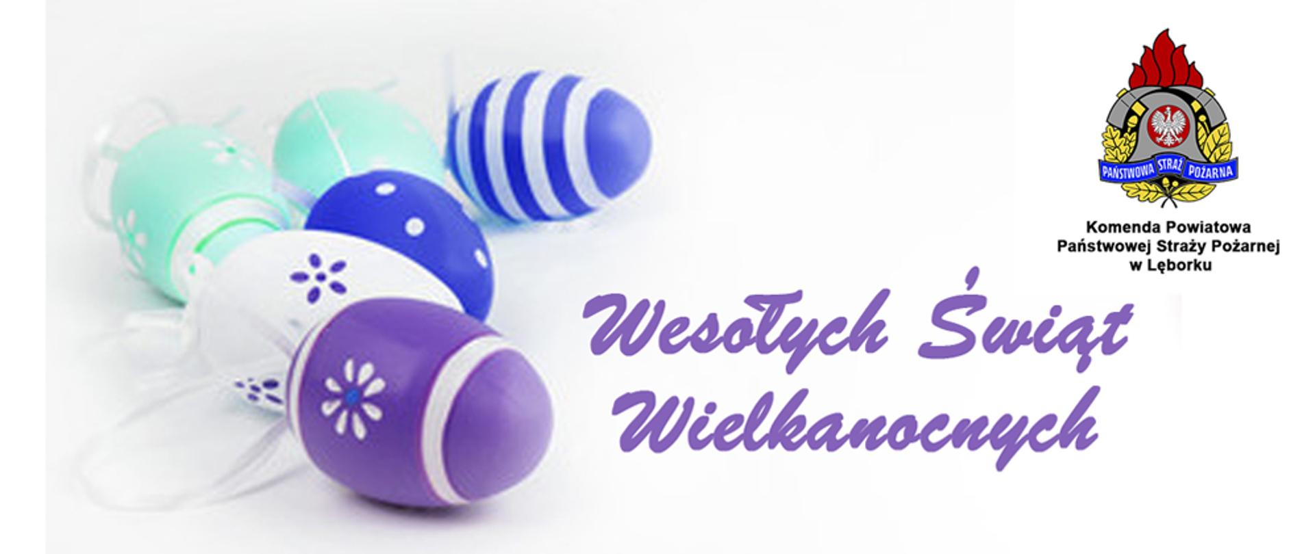 Na białym tle sześć pisanek w różnych kolorach zieleni, granatu, bieli i fioletu. Po prawej stronie fioletowy napis Wesołych Świąt Wielkanocnych. W górnym prawym rogu logo Państwowej Straży Pożarnej, pod nim napis Komenda Powiatowa Państwowej Straży Pożarnej w Lęborku.