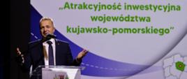 Wojewoda przemawiający podczas debaty pt. „Czynniki rozwoju przedsiębiorczości województwa kujawsko-pomorskiego” w Brześciu Kujawskim