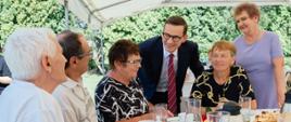 Premier Mateusz Morawiecki podczas spotkania z seniorami w Solcu nad Wisłą.