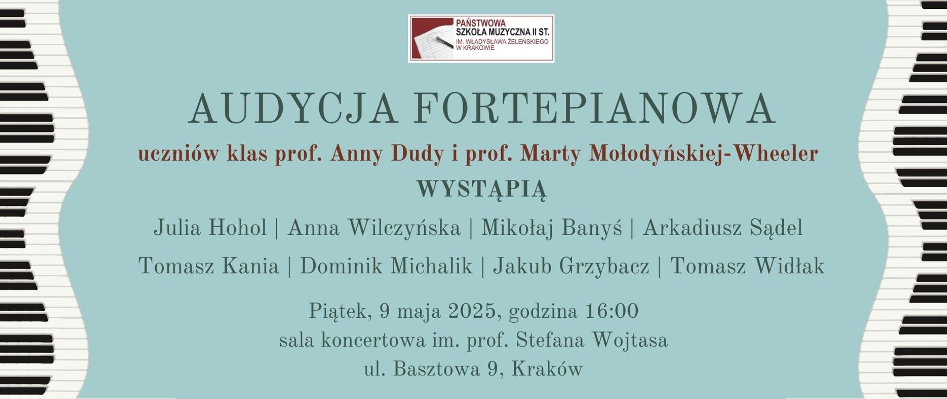 na turkusowym tle po prawej i lewej stronie obrazki przedstawiające klawiaturę fortepianu, na środku napisy informujące o wykonawcach, dacie i miejscu wydarzenia