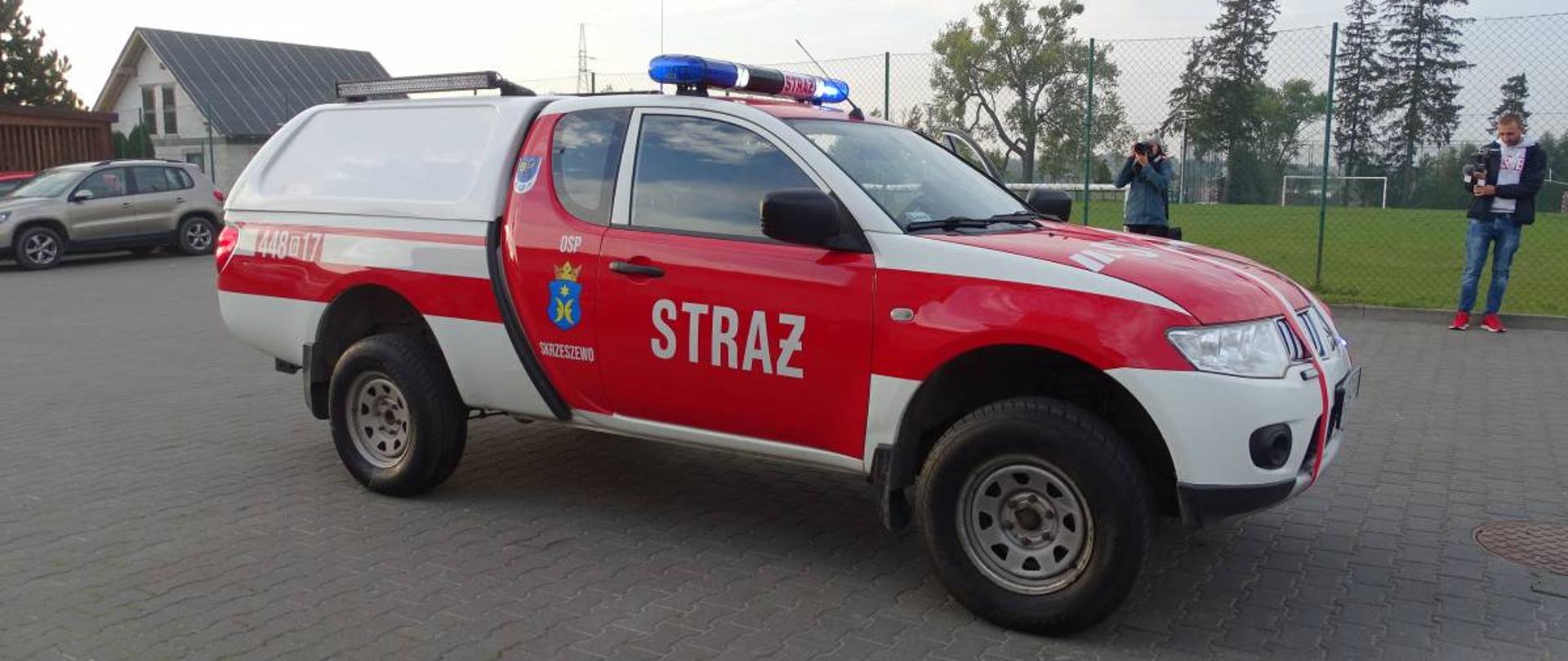 Samochód typu SLRR na podwoziu Mitsubishi L200