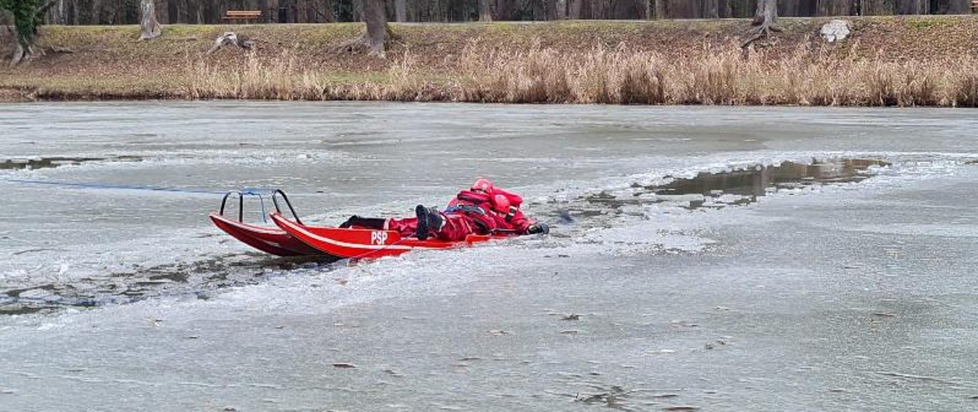 Ćwiczenia z zakresu ratownictwa na akwenach zalodzonych.
