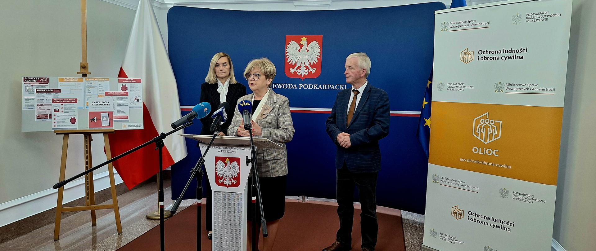 Zdjęcie przedstawia uczestników konferencji prasowej