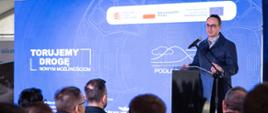 Minister infrastruktury Dariusz Klimczak w trakcie wypowiedzi