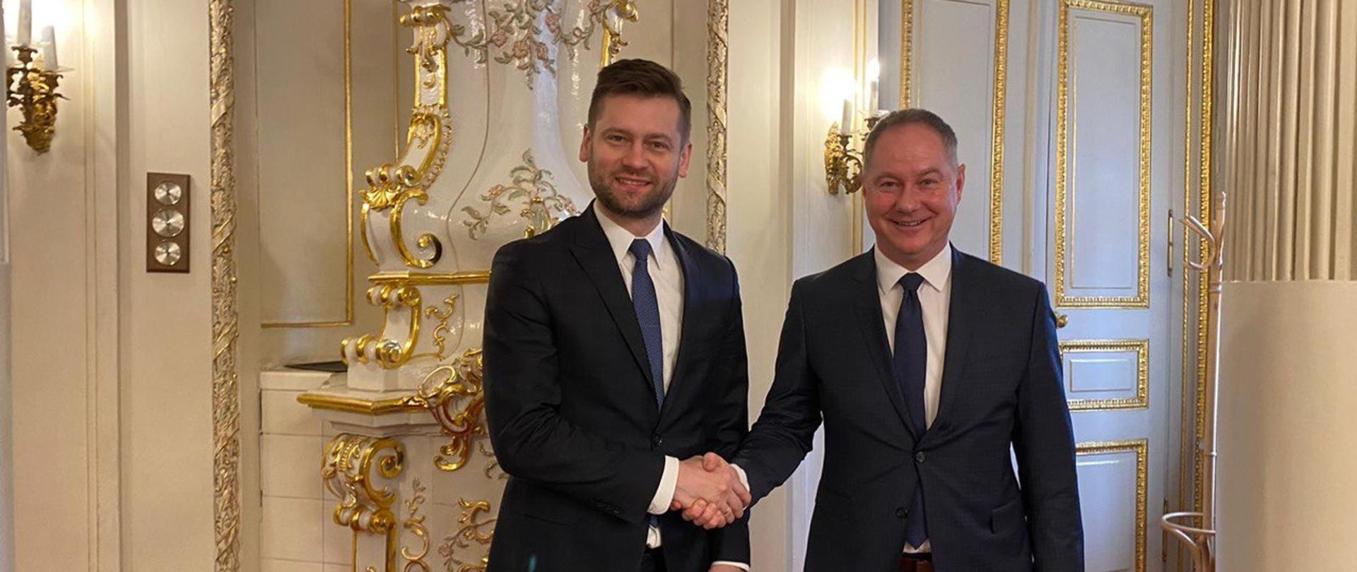 Minister Kamil Bortniczuk podczas wizyty w Pradze