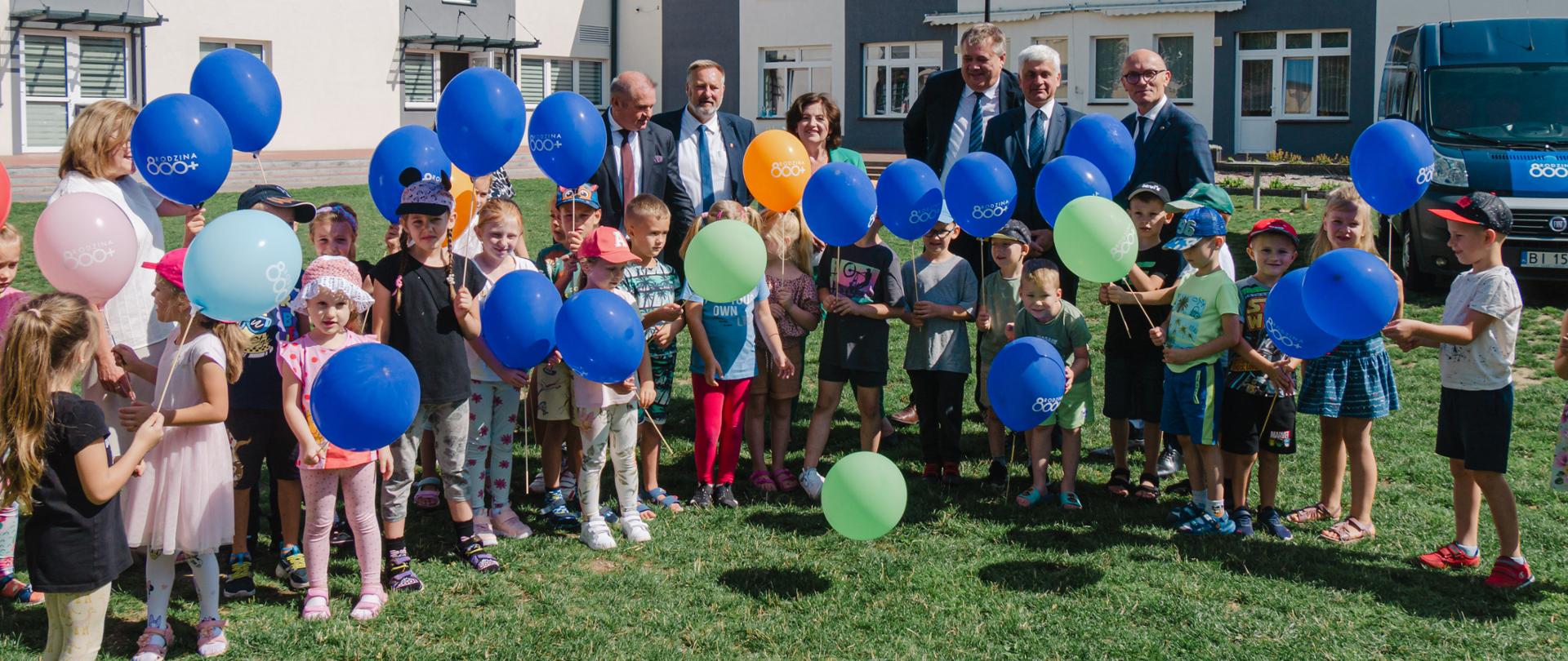 Podlaskie Święto Chleba w Ciechanowcu: Kolejny przystanek na szlaku busa Rodzina 800+ już w niedzielę!