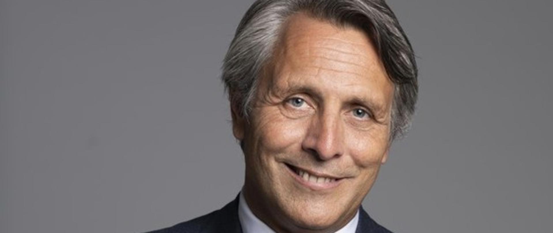 Zdjęcie przedstawia zmarłego Franka Tierloff, Prezesa Zarządu Holenderskiego Katastru