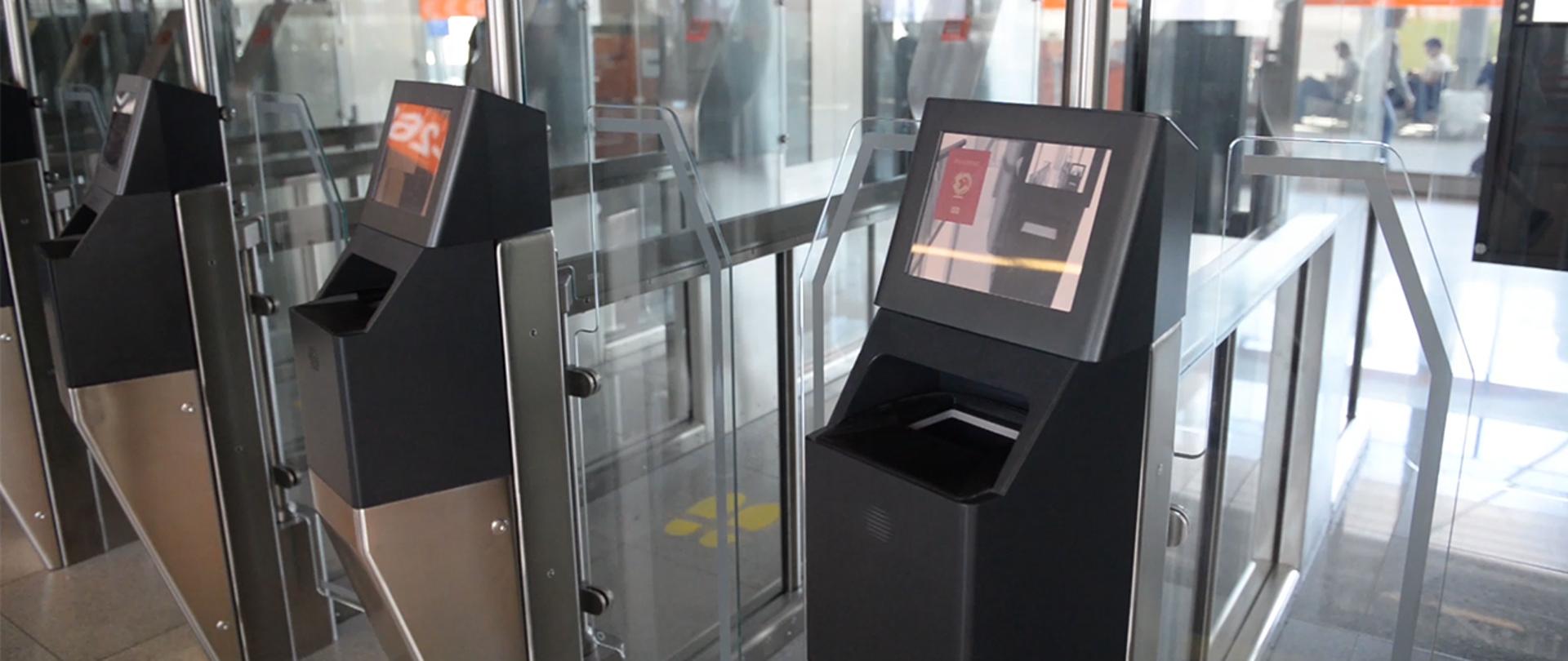Bramki automatyczne na Lotnisku Chopina w Warszawie