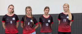 Reprezentacja szkoły w strojach sportowych