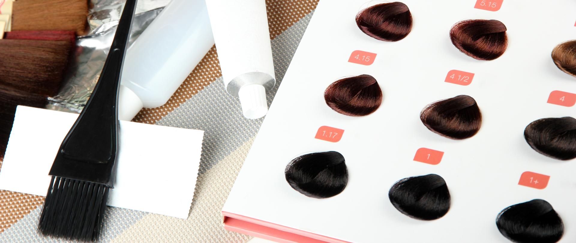 zestaw do farbowania włosów, próbki kolorystyczne farb do włosów