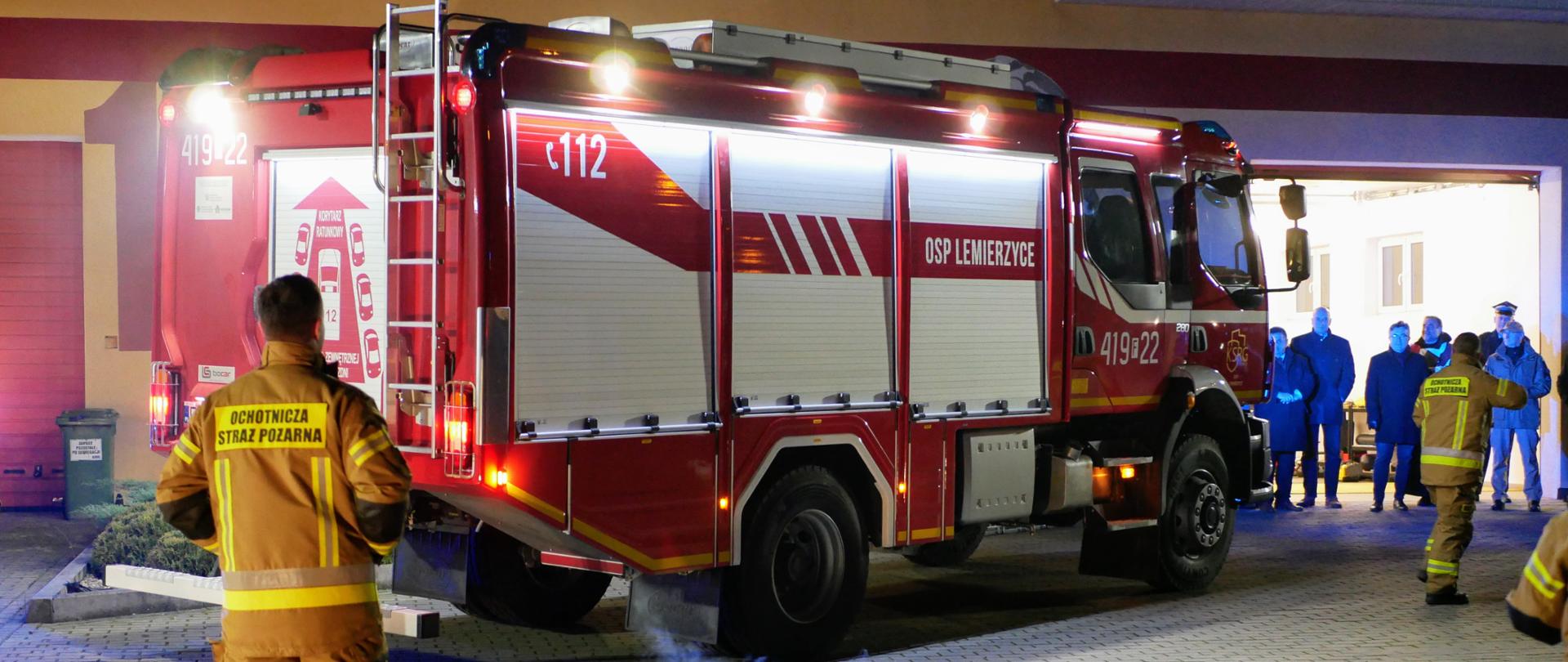 Powitanie nowego samochodu w OSP Lemierzyce