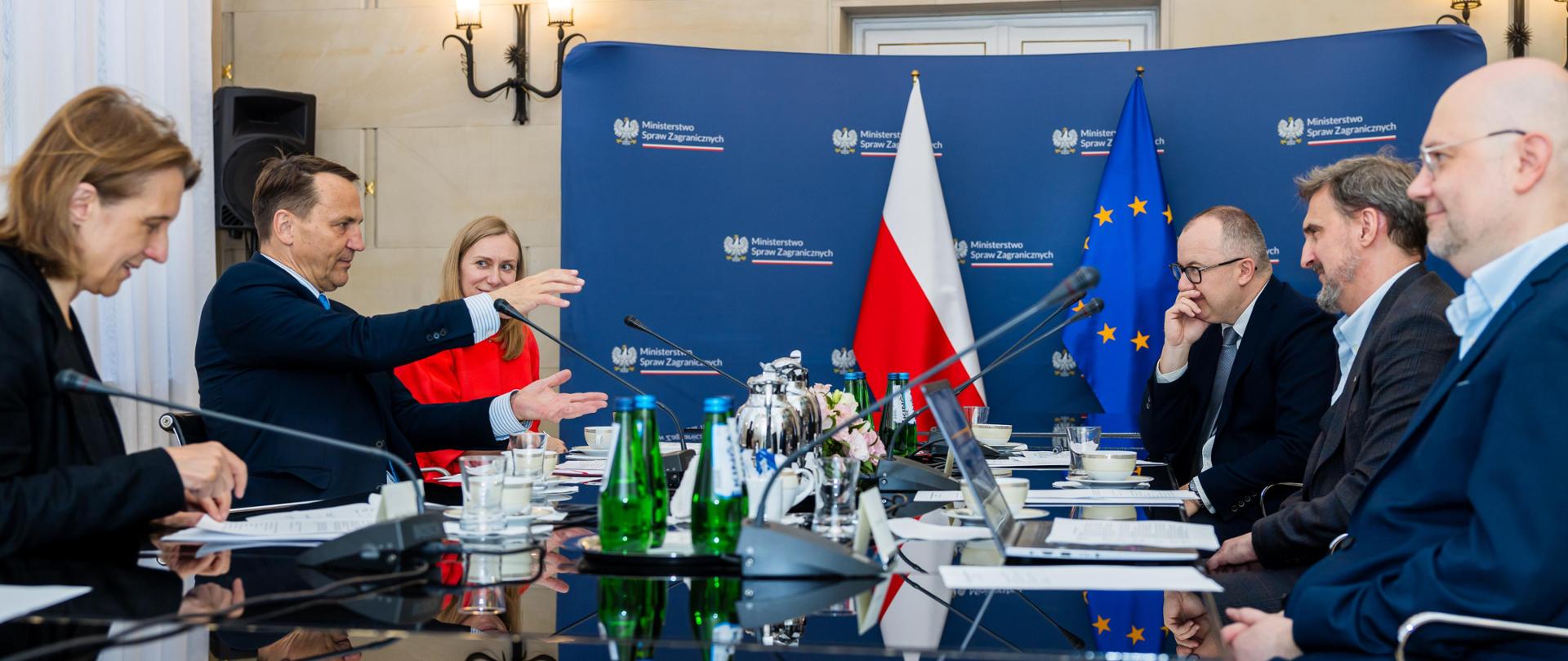 Minister Radosław Sikorski uczestniczył w posiedzeniu Kapituły Nagrody Solidarności im. Lecha Wałęsy