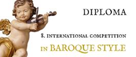 Grafika w kolorystyce białej i złotymi elementami. W tle figurka woskowa anioła ze skrzypcami. Dyplom w języku angielskim w tłumaczeniu na język polski o następującej treści: "Dyplom w ósmym Międzynarodowym Konkursie "w BAROKOWYM STYLU"."