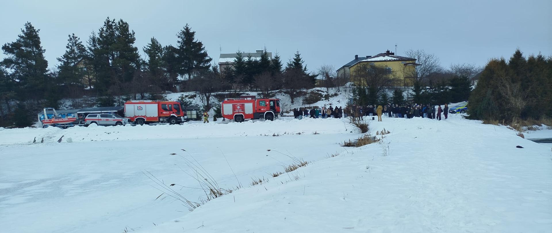 Bezpieczeństwo na zamarzniętych akwenach – ćwiczenia i warsztaty lubaczowskich strażaków