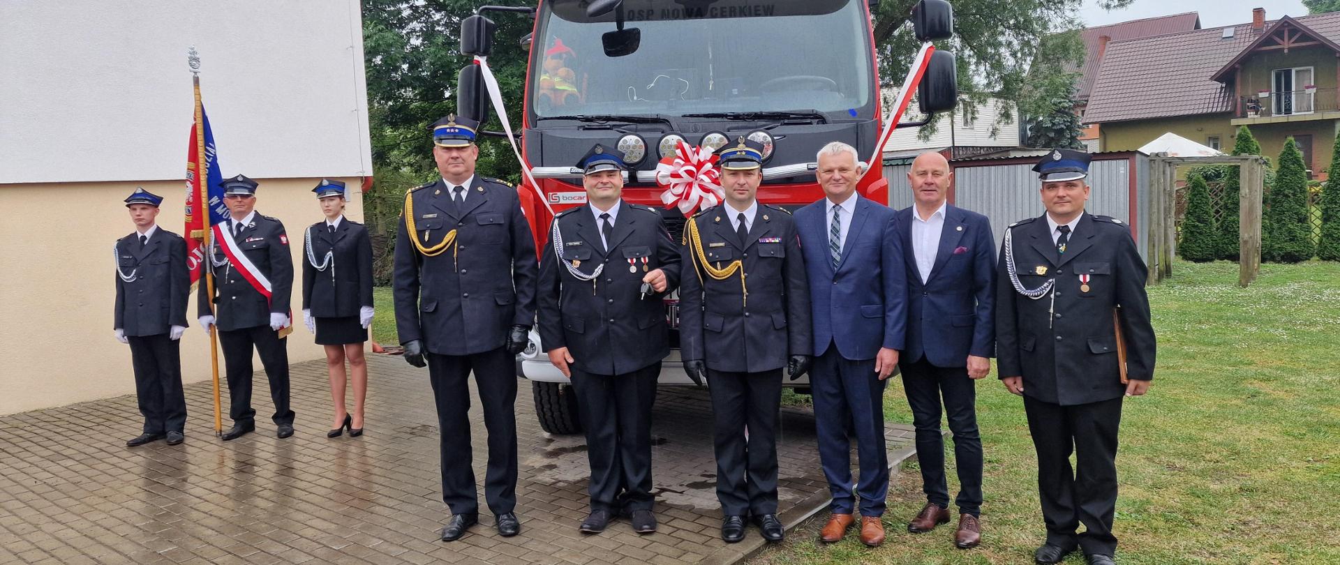 przekazanie samochodu GBA dla OSP Nowa Cerkiew