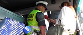 O technicznych szczegółach kontroli autokarów opowiadał radomskim mediom Rajmund Świątek, starszy kontroler transportu drogowego z mazowieckiej Inspekcji Transportu Drogowego.