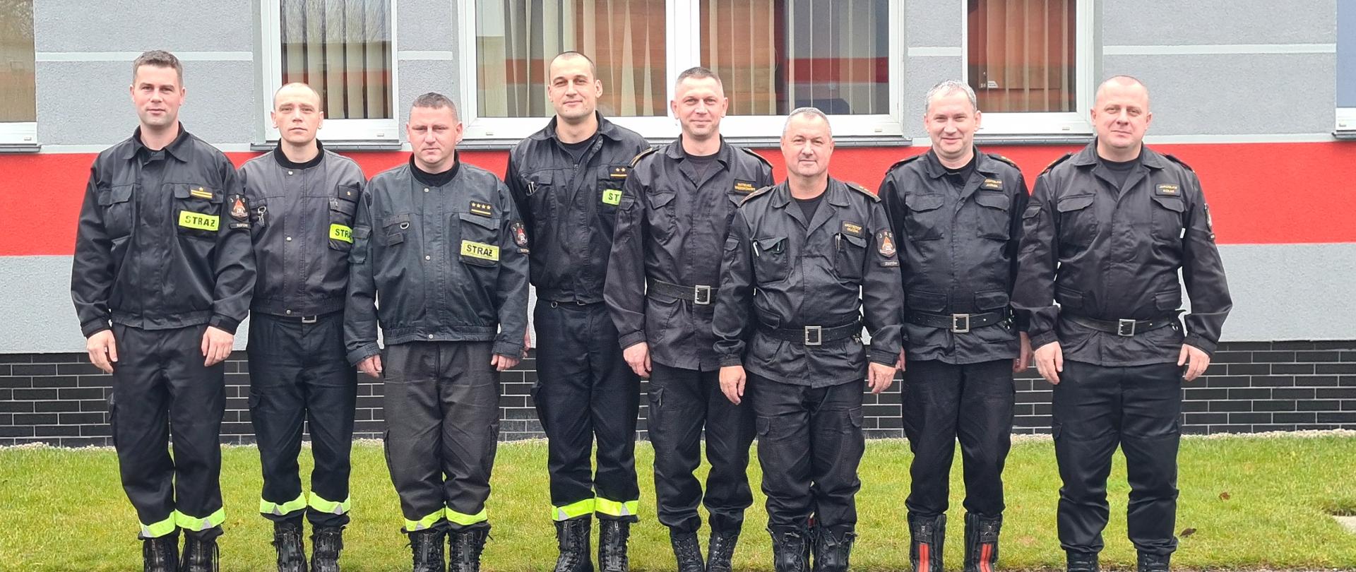 Na zdjęciu Komendant Powiatowy bryg. Jarosław Kołak wraz z osobami szczebla dowódczego w JRG Złotów oraz pionu operacyjnego.