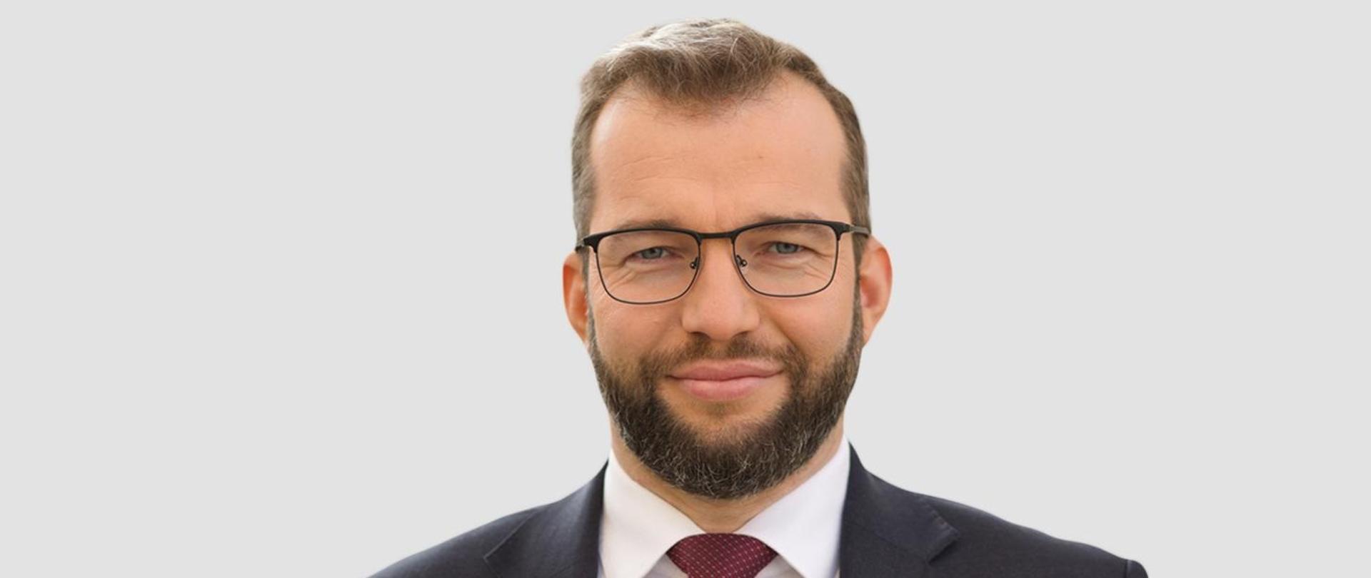 Zdjęcie portretowe ministra Grzegorza Pudy