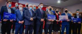 Przekazanie łomżyńskim samorządowcom promes inwestycyjnych pierwszej edycji Programu Inwestycji Strategicznych w ramach Polskiego Ładu