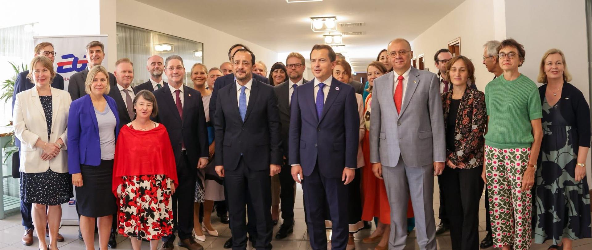 HoMs_President2 family photo 