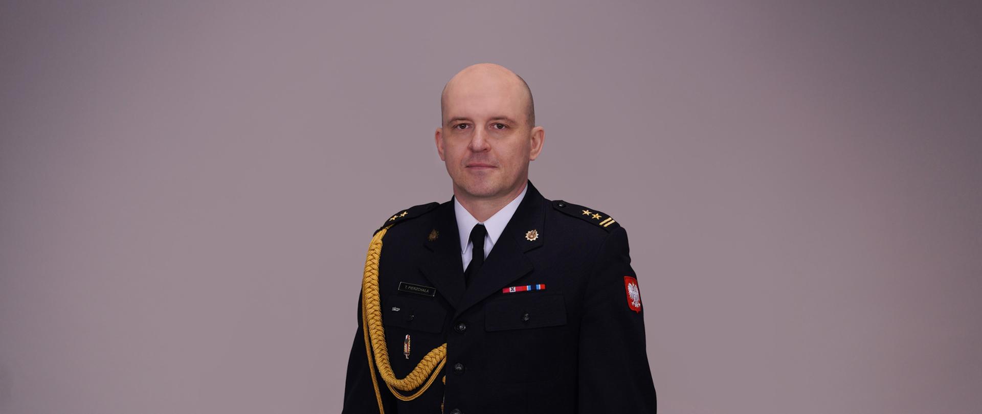 bryg. Tomasz Pierzchała - zdjęcie legitymacyjne w mundurze galowym