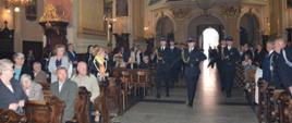 Na zdjęciu kompania honorowa KM PSP w Przemyślu podczas wejścia do archikatedry przemyskiej