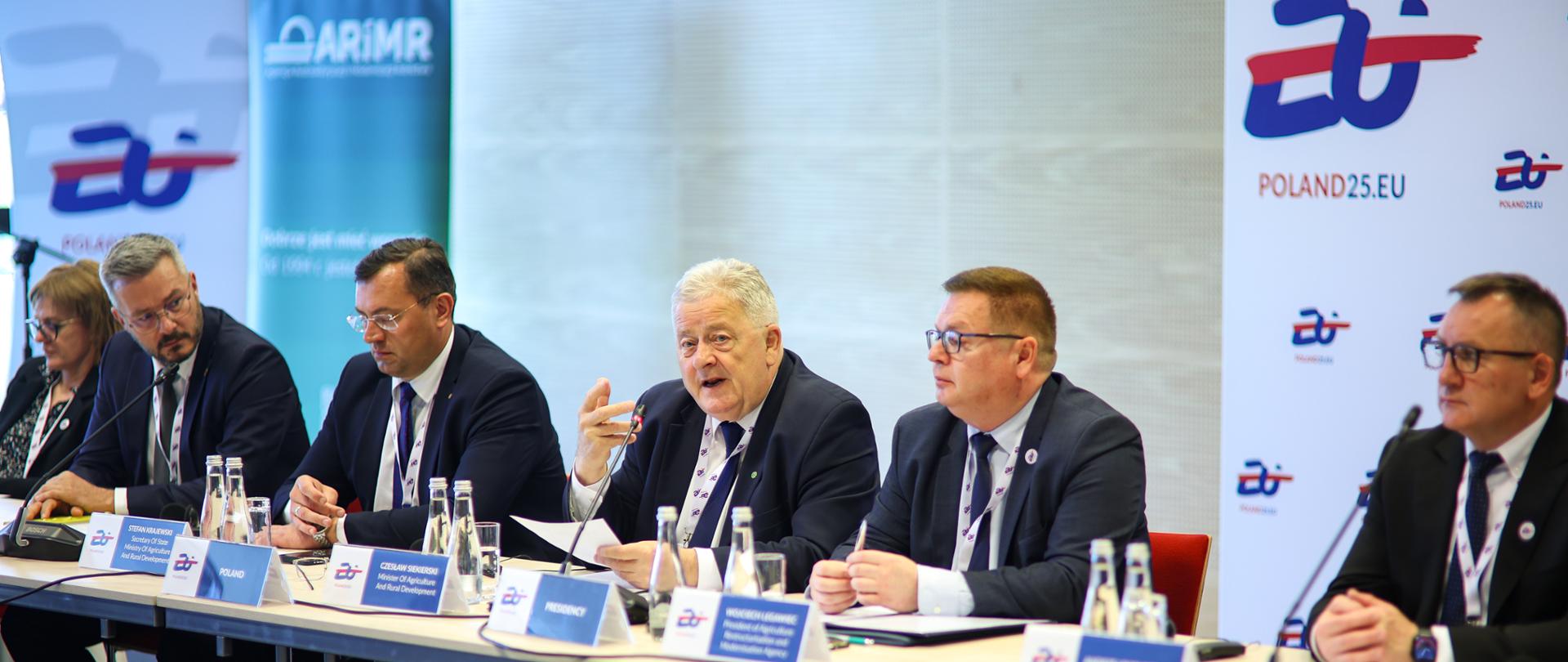 Minister rolnictwa i rozwoju wsi Czesław Siekierski oraz sekretarz stanu Stefan Krajewski podczas Konferencji Dyrektorów Agencji Płatniczych UE
