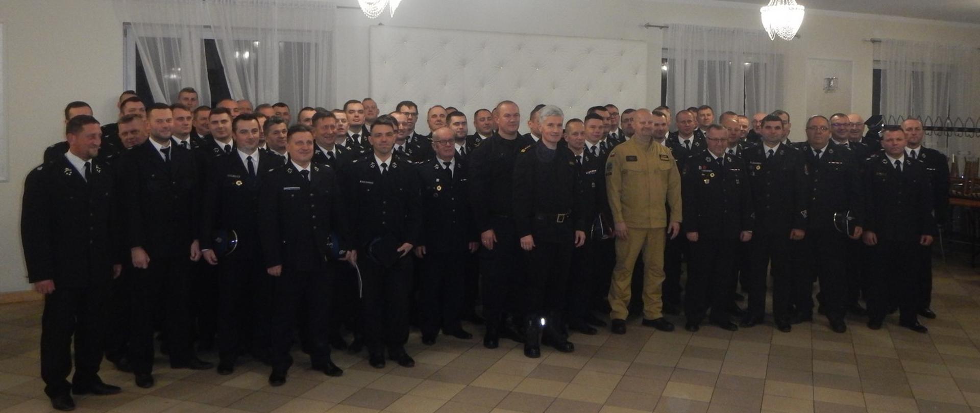 zdjęcie grupowe uczestników odprawy