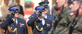 15 sierpnia obchodzone jest Święto Wojska Polskiego. Z tej okazji Podlaski Komendant Wojewódzki Państwowej Straży Pożarnej - st. bryg. Janusz Kondrat uczestniczył w uroczystościach. Towarzyszył mu Komendant Miejski PSP w Białymstoku - st. bryg. Dariusz Koc.