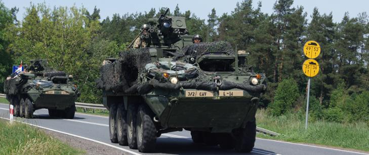 Zdjęcie- przejazd pojazdu wojskowego