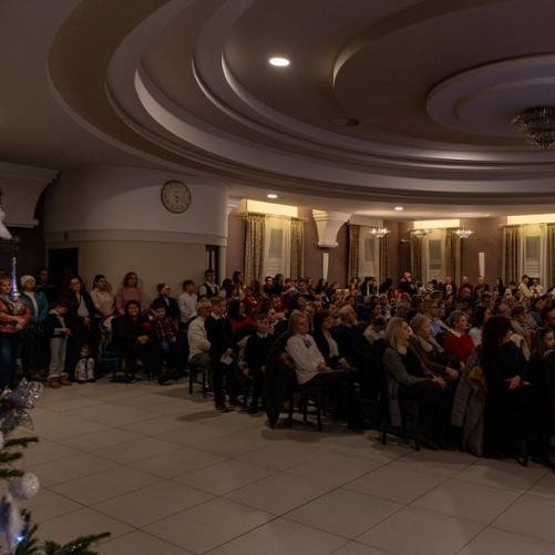 Koncert świąteczny 2024. Publiczność zgromadzona na koncercie.