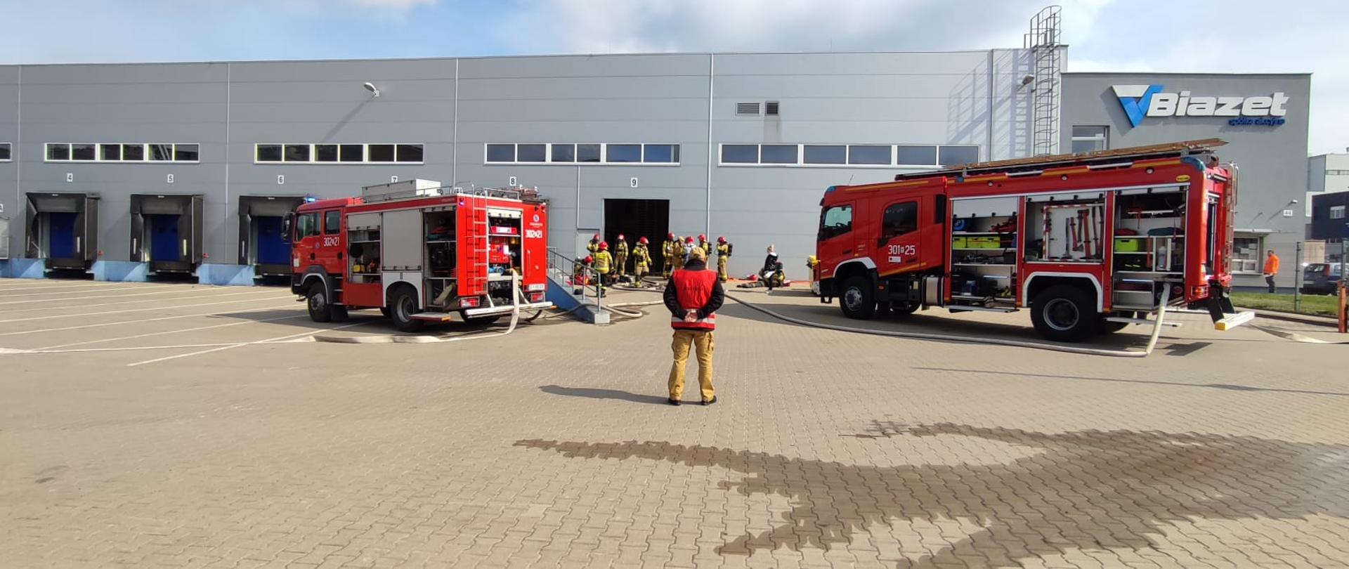 Ćwiczenia z zakresu gaszenia pożarów w magazynach wielkopowierzchniowych