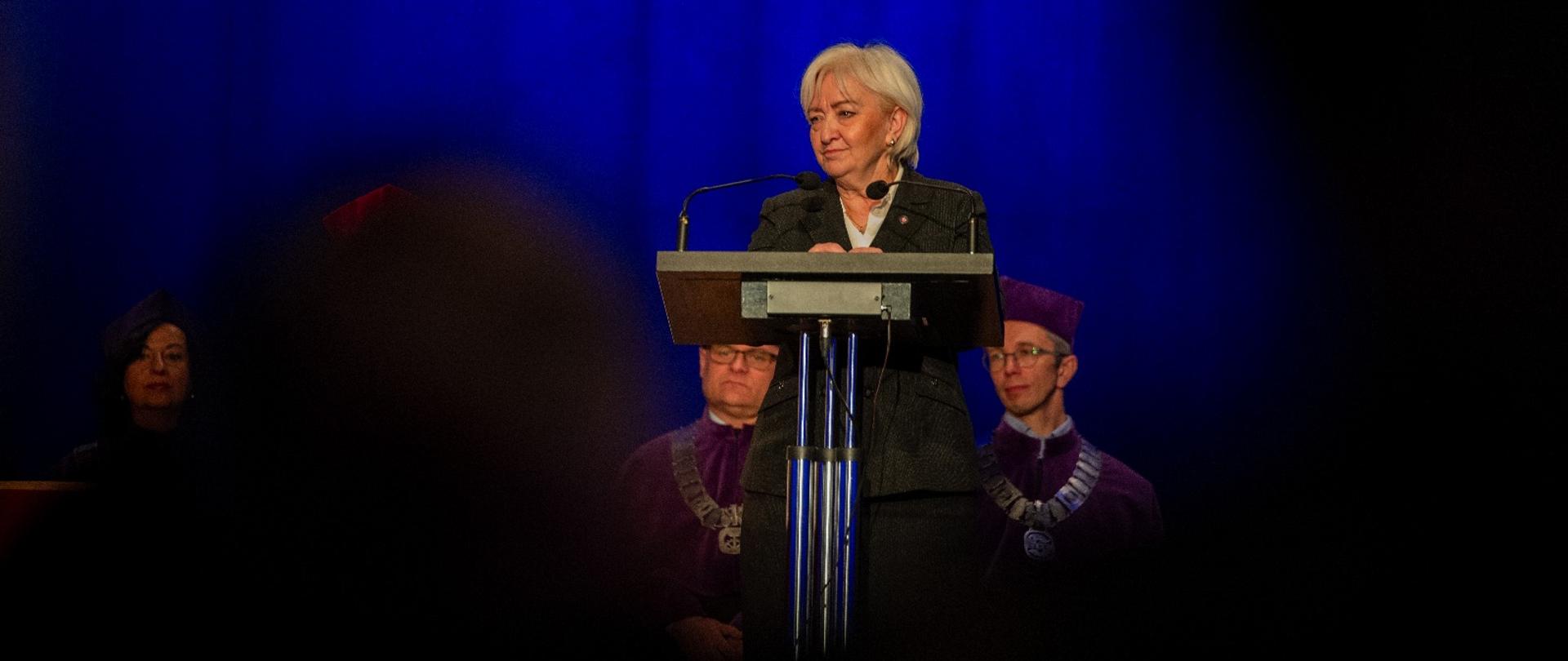 Wojewoda łódzki Dorota Ryl podczas przemówienia 